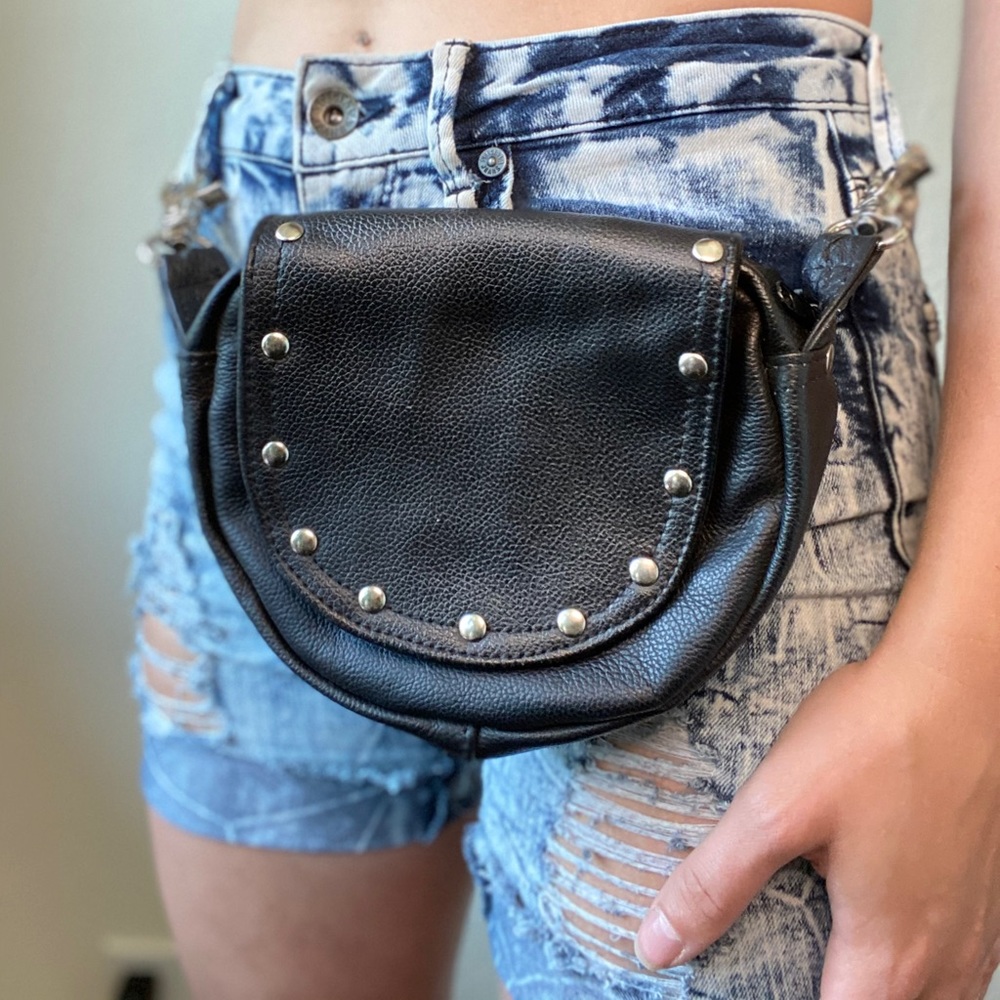 Vintage black leather clip on fanny pack | purse